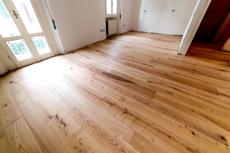 Pavimento in parquet con Listoni di Frassino oliato