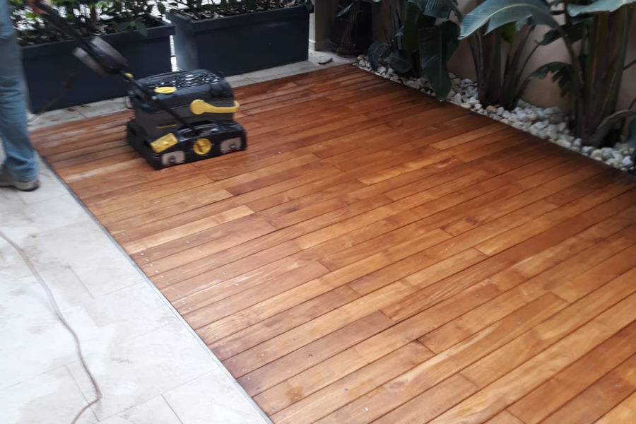 Manutenzione pavimento in parquet Teak da esterno